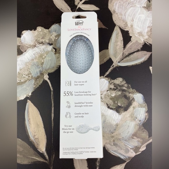 NIB LoveShackFancy Wet Original Detangler Round Brush in English Ivy Blue. - Picture 3 of 14